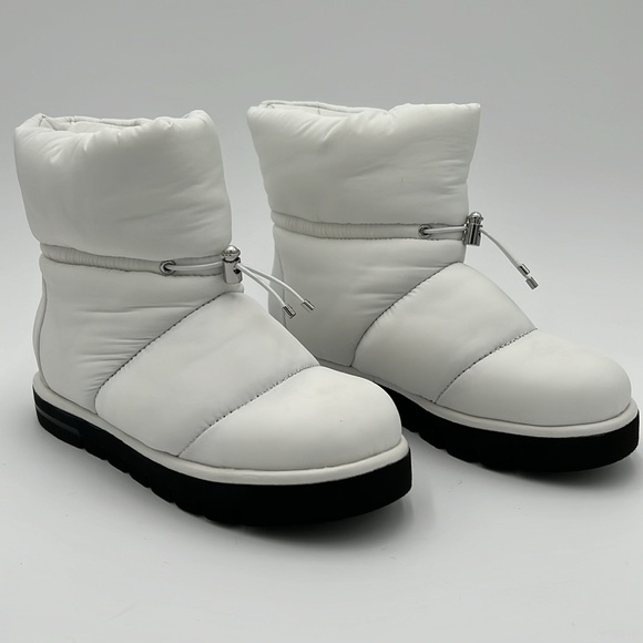 🪽New Woman’s STUART WEITZMAN Polar Lug Boots NWOB - Picture 5 of 10